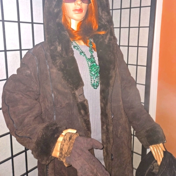 Women's Luxury suede winter hooded coat - Picture 8 of 15